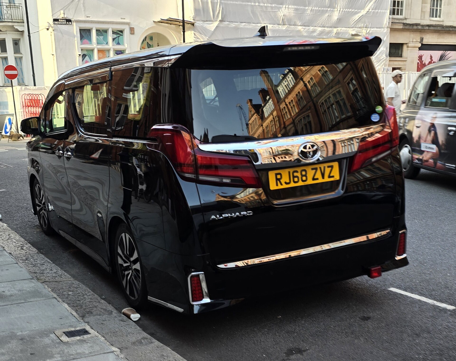 Toyota Vellfire chauffeur in Pune